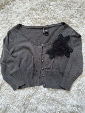 Bisou Bisou Dark Gray Cropped Button-Front Cardigan with Black Floral Applique